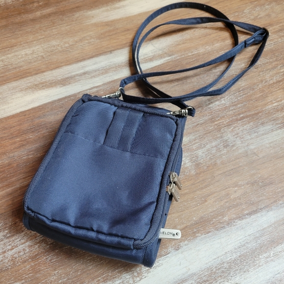 Travelon Anti-theft Convertible Bag - Picture 2 of 7